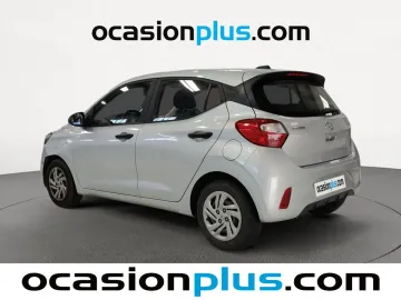 Car image 4