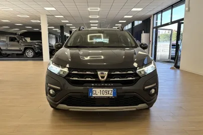 Car image 3