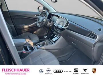 Car image 19