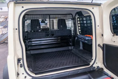 Car image 27