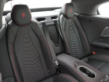 Car image 32
