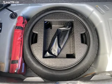 Car image 30