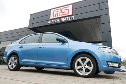 Car image 3
