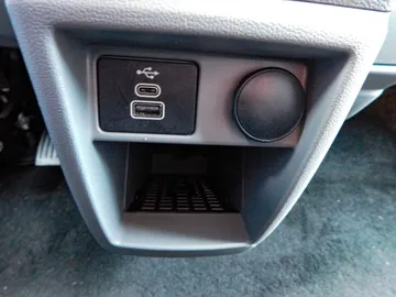 Car image 38