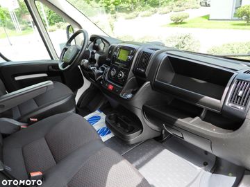 Car image 38
