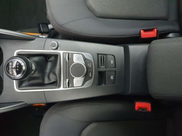 Car image 37