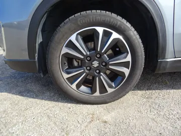 Car image 12