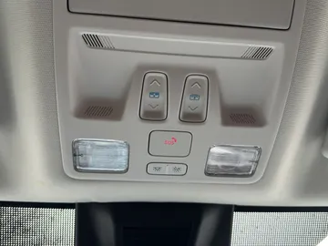 Car image 32
