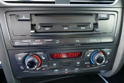 Car image 26