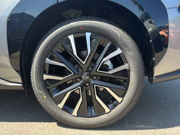 Car image 24