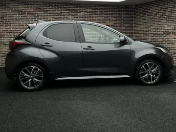 Car image 3