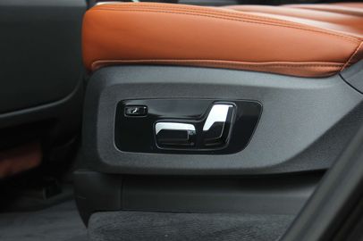 Car image 47