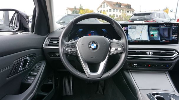 BMW 320d Touring xDrive 140 kW image number 18