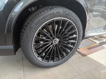Car image 25