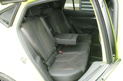 Car image 36