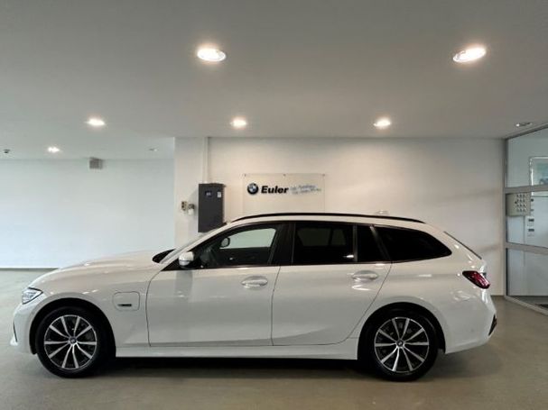 BMW 330 e Touring Sport 218 kW image number 5