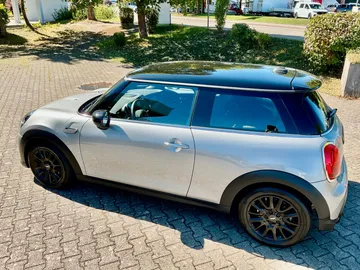 Car image 24