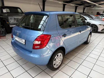 Car image 5