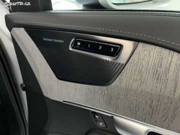 Car image 38