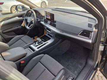 Car image 30