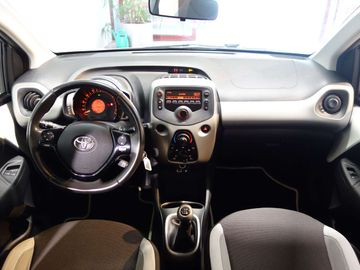 Car image 12