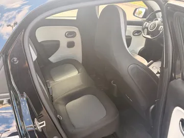 Car image 47