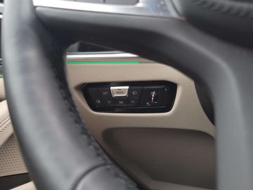 Car image 32