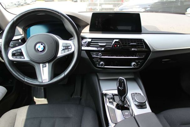 BMW 530d Touring 195 kW image number 6