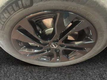 Car image 24