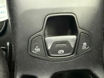 Car image 32