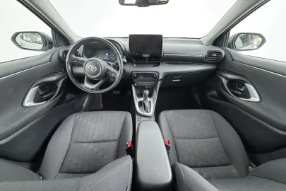 Car image 4