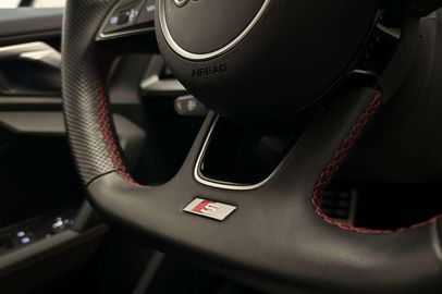 Car image 33