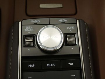 Car image 40