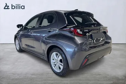 Car image 4
