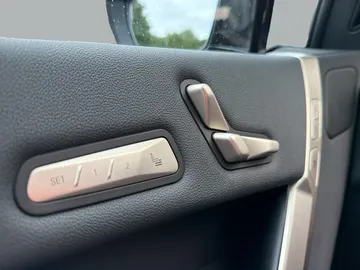 Car image 33