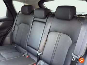 Car image 32