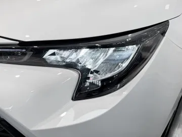 Car image 24