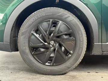 Car image 27