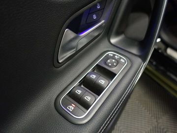 Car image 32