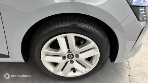 Car image 20