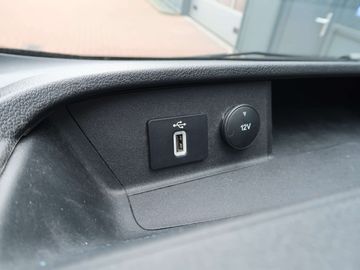 Car image 33