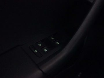 Car image 32