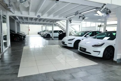 Car image 23