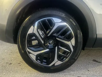 Car image 35