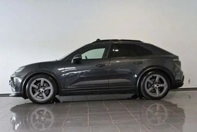 Car image 30