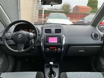 Car image 15