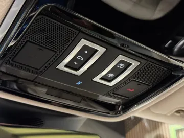 Car image 35
