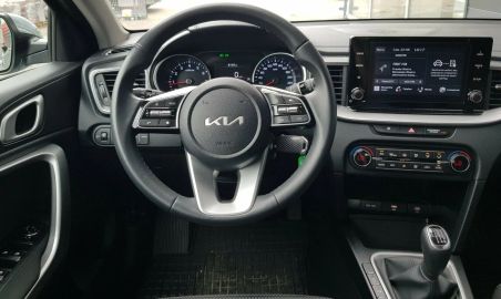 Car image 15