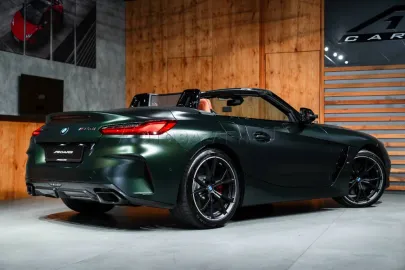 Car image 14