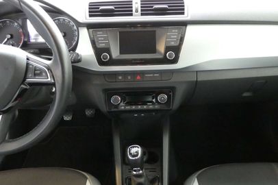 Car image 10